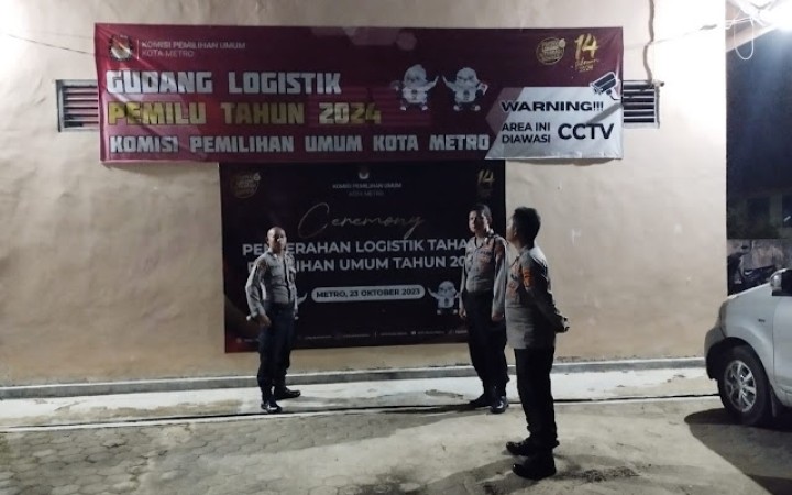 Sukseskan Pemilu 2024, Satgas Preventif Polres Metro Pam di Kantor KPU, Bawaslu, Dan Gudang Logistik, Jumat (10/11/2023) (foto: gemapos/Dok.Humas Polres Metro)