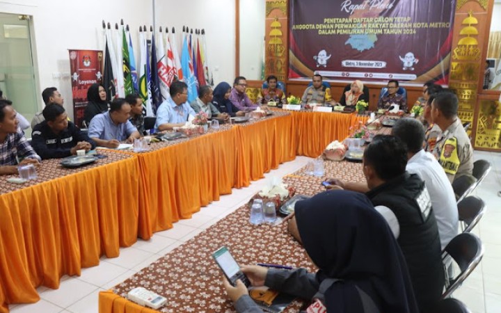 Kapolres Metro Heri Sulistyo Nugroho kunjungi kantor KPU Kota Metro dalam rangka silaturahmi Jumat (17/11/2023) (foto: gemapos/Dok. Humas Polres Metro)