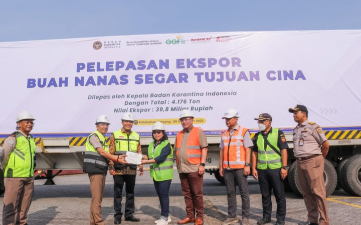 Pelepasan Ekspor Buah Nanas Segar Tujuan China Oleh Kepala Badan Karantina Indonesia, Kamis (9/11/2023) (foto: gemapos/Dok. Barantin)