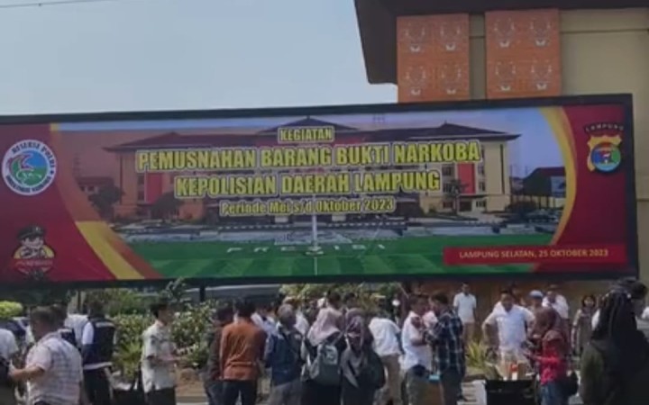 Tangkap layar - Pemusnahan Barang Bukti Narkoba di GSG Presisi Polda Lampung, Lampung Selatan, Rabu (25/10/2023) (foto: gemapos/Polda Lampung)
