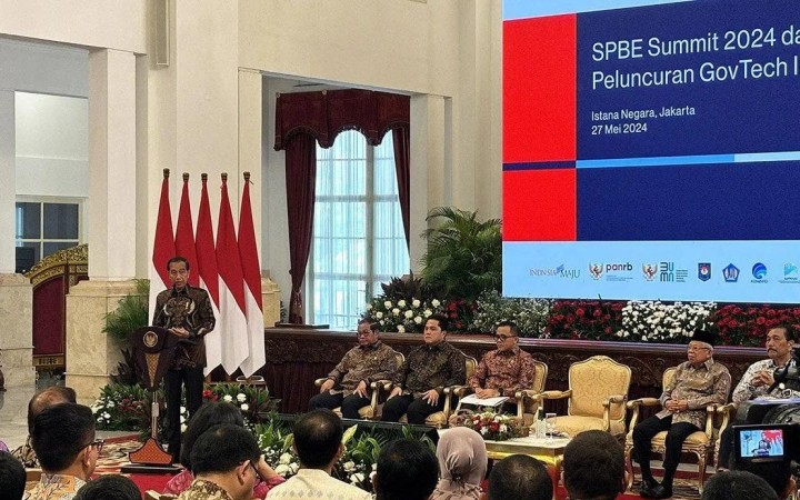 Presiden Joko Widodo meluncurkan platform layanan publik digital terintegrasi INA Digital di Istana Negara, Jakarta, Senin (27/5/2024). (foto: gemapos/antara)