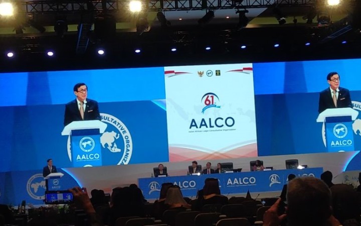 Menteri Hukum dan HAM Yasonna Laoly memberikan sambutan pada pembukaan pertemuan AALCO ke-61 di Nusa Dua, Kabupaten Badung, Bali, Senin (16/10/2023). (foto: gemabali/ antara)