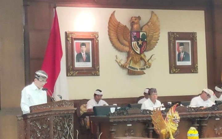Koordinator Pembahas Raperda  tentang Haluan Pembangunan Bali Masa Depan 100 Tahun Bali Era Baru 2025-2125 AA Ngurah Adhi Ardhana dalam Sidang Paripurna DPRD Bali di Denpasar, Senin (3/7/2023)