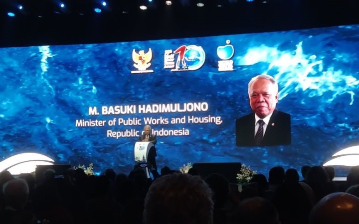 Menteri Pekerjaan Umum dan Perumahan Rakyat (PUPR) Basuki Hadimuljono memberikan sambutan di sela pertemuan konsultasi ke-2 jelang WWF 2024 di Jimbaran, Kabupaten Badung, Bali, Kamis (12/10/2023). (foto: gemabali/ antara)