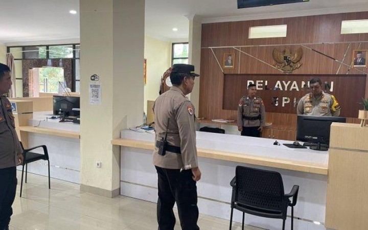 Setelah dilantik Wakapolresta Bandar Lampung, Polda Lampung AKBP Erwin Irawan lakukan sidak ruang Pelayanan Terpadu Gedung SPKT. (foto:beritalampung)