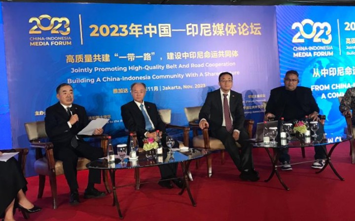Ketua JMSI Teguh Santosa (kedua dari kanan) saat menjadi pembicara pada acara China-Indonesia Media Forum 2023 di Hotel Shangri La, Jakarta, Rabu (15/11/2023). (Gemapos/jmsi)