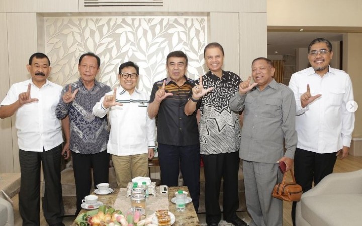 Ketua Umum PKB sekaligus bakal calon wakil presiden (cawapres) Muhaimin Iskandar menerima kunjungan lima jenderal Purnawirawan TNI, Jakarta, Kamis (21/9/2023). (foto:gemapos/instagram @cakiminow