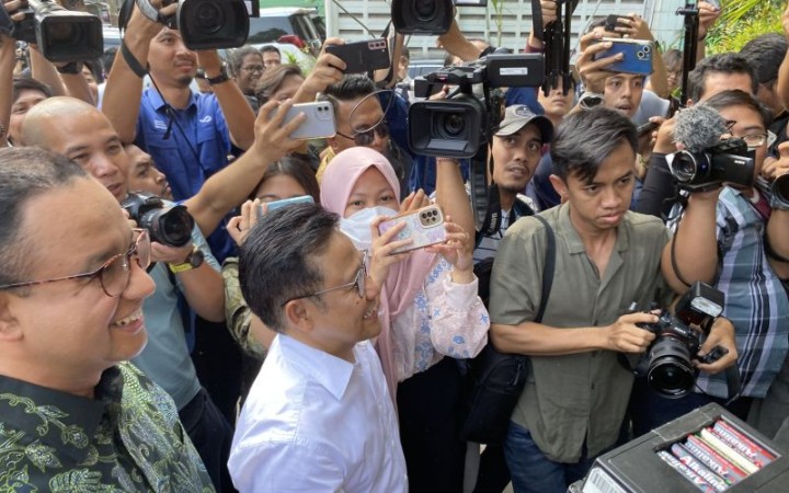 Bakal calon presiden Anies Baswedan (kiri) dan bakal calon wakil presiden Abdul Muhaimin Iskandar (kanan) di halaman Kantor DPP Partai Kebangkitan Bangsa (PKB), Cikini, Jakarta Pusat, Senin (11/9/2023). (foto:gemapos/ant)