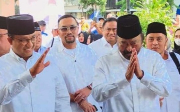 Bakal calon presiden Anies Baswedan bersama Ketua Umum Partai NasDem tiba di lokasi deklarasi AMIN di Hotel Majapahit, Surabaya, Sabtu (2/9/2023). (foto:gemapos/ant)