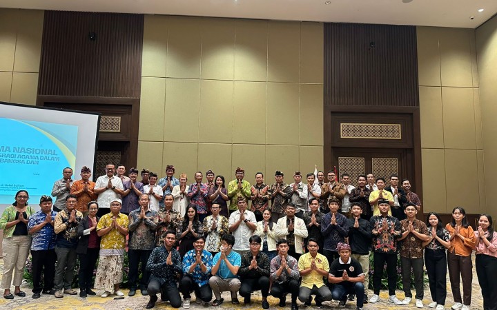 Foto bersama para peserta dan narasumber acara Simakrama nasional ICHI di Hotel The Sultan, jakarta, Sabtu (16/12/2023)