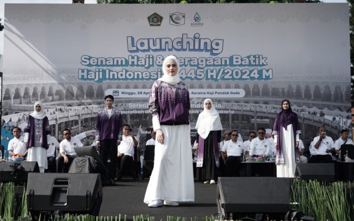 Tampilan baru Batik Haji Indonesia terbaru yang diperkenalkan di Asrama Haji Pondok Gede, Jakarta, Minggu (28/4/2024). (gemapos/kemenag)