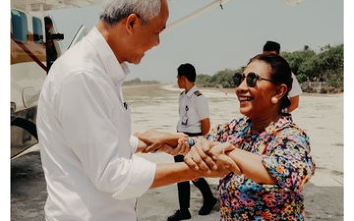 Bacapres PDIP Ganjar Pranowo saat bertemu dengan Susi Pudjiastuti di Pangandaran. (gemapos/X@Ganjarpranowo)
