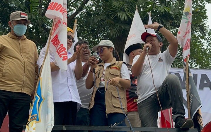 Sekjen Semeton Prabowo, Devy saat mengawal pendaftaran pasangan Prabowo-Gibran ke KPU RI bersama relawan lainnya di Jakarta, Rabu (25/10/2023). (foto:gemapos)