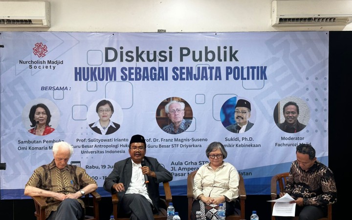 Acara diskusi publik bertajuk ‘Hukum Sebagai Senjata Politik’ yang digelar Nucholish Madjid Society di kawasan Ampera, Jakarta Selatan, Rabu (19/6/2024). (Foto: Gemapos/Gesuri)
