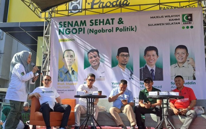 Suasana ngobrol Pilpres dilaksanakan Pengurus Korps Alumni Himpunan Mahasiswa Islam (Kahmi)  Sulawesi Selatan  sebagai rangkaian Milad Kahmi ke-57 tahun dengan menghadirkan narasumber dari pihak Bakal Calon Presiden di Jalan Boulevard, Kota Makassar, Ahad (1/10/2023). (gemapos/ant)