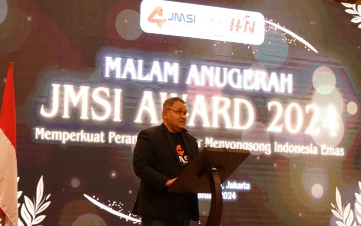 Ketua Umum Jaringan Media Siber Indonesia (JMSI) Teguh Santosa menjadi salah seorang penerima Press card Number One (PCNO) atau Kartu Pers Nomor Satu. (foto:beritalampung)