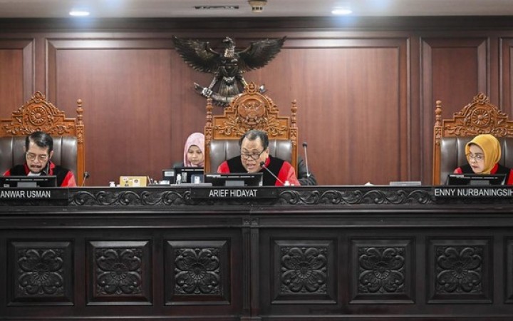 Hakim Mahkamah Konstitusi saat lanjutan sidang sengketa pemilihan anggota legislatif (pileg) 2024, di gedung MK, Kamis (2/5/2024)