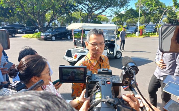 Pj Gubernur DKI Jakarta Heru Budi Hartono memberikan keterangan kepada wartawan di Istana Kepresidenan Jakarta, Selasa (12/9/2023). (foto:gemapos/ant)