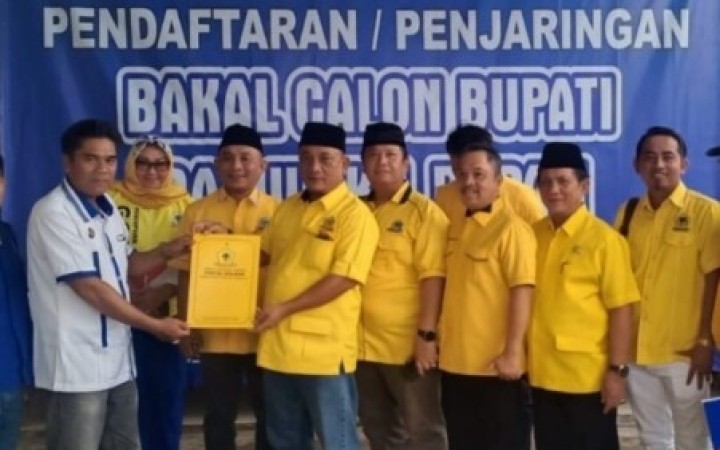 Ismet Roni yang merupakan Sekretaris DPD Tingkat I Golkar Lampung, mulai mengikuti penjaringan calon Bupati Tulang Bawang dari sejumlah partai. (foto:beritalampung)