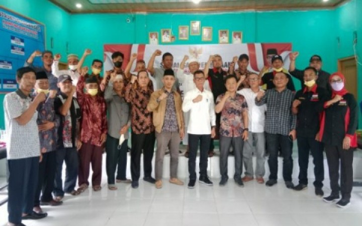 Ratusan kepala kampung di Kabupaten Tulang Bawang berikan dukungan kepada Ismet Roni, sekretaris Partai Golkar Lampung untuk maju pada Pilkada serentak 27 November 2024. (foto:beritalampung)
