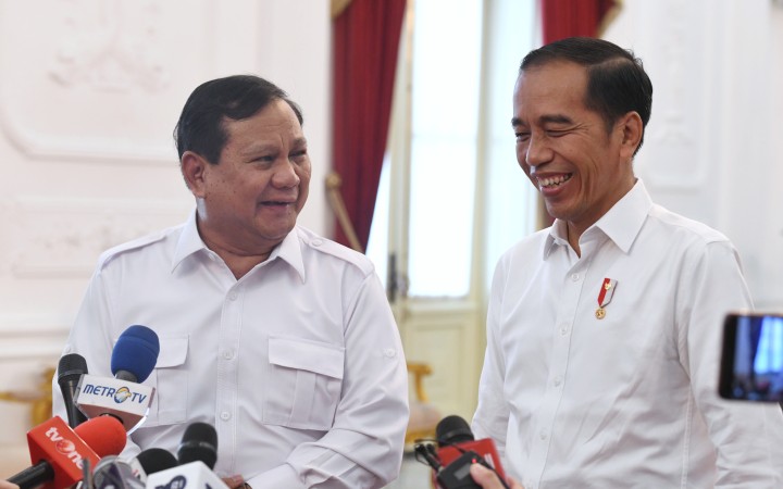 Presiden RI, Joko Widodo (kanan) dan Prabowo Subianto (kiri). (gemapos/setkab)
