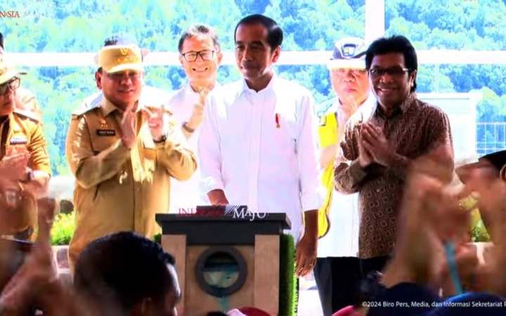 Presiden Jokowi saat meresmikan bendungan Ameroro di Konawe, Sulawesi Tenggara, Selasa (14/5/2024). (gemapos/youtube sekretariat Presiden)