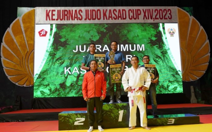 Pemenang Kejurnas Judo Piala KASAD XIV/2023 di Hall Basket Gelora Bung Karno (GBK) Senayan, Jakarta, Selasa (10/10/2023). (gemapos/ant)