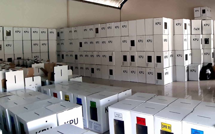 Komisi Pemilihan Umum atau KPU Pesisir Barat akan mulai mendistribusikan logistik Pemilu 2024 ke Kecamatan pada tanggal 10 Februari mendatang. (foto:beritalampung)