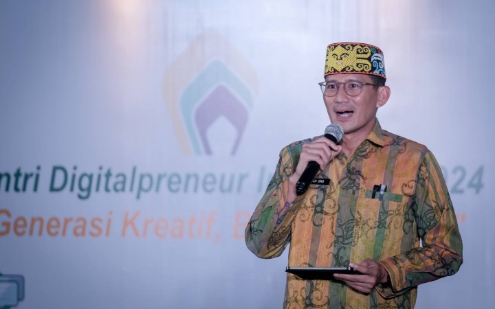 Menparekraf Sandiaga Salahuddin Uno dalam acara Santri Digitalpreneur Indonesia 2024 yang berlangsung di Ponpes Hidayatullah Pusat,  Balikpapan, Selasa (30/04/2024). (gemapos/kemenparekraf)