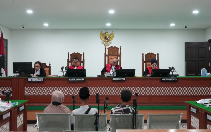 Tiga saksi dimintai keterangan dalam sidang lanjutan Perkara Pidana Nomor 484/Pid. B/2023/PN.Bks dengan terdakwa H. Dani Bahdani, S.H., di PN Kota Bekasi, Jawa Barat, Senin (6/5). (gemapos/puspen TNI)
