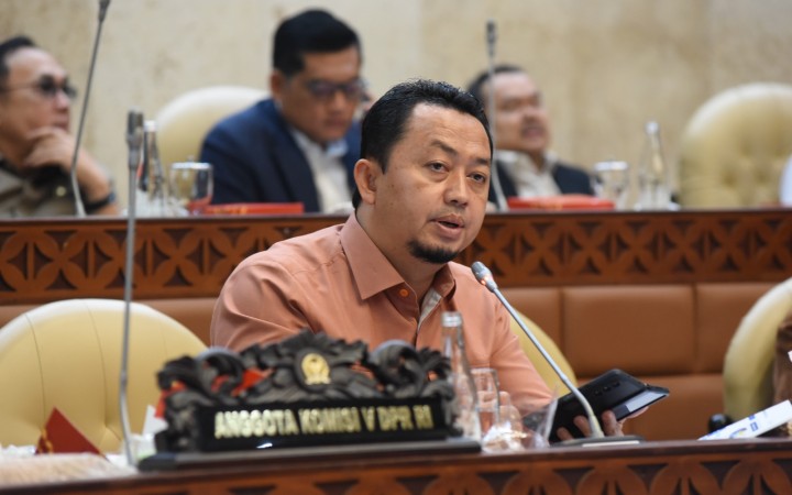 Anggota Komisi V DPR RI Syahrul Aidi Maazat saat mengikuti Rapat Kerja Komisi V DPR RI dengan Menteri Perhubungan di Gedung Nusantara, Senayan, Jakarta, Rabu (5/6/2024). (gemapos/DPR RI)