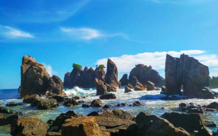 Pantai Gigi Hiu. (foto:gemapos/pesona indonesia)