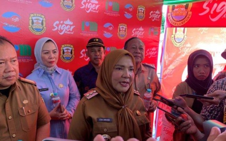 Pemkot Bandar Lampungr resmi meluncurkan produk air minum dalam kemasan “Siger Mineral”. (foto:beritalampung)
