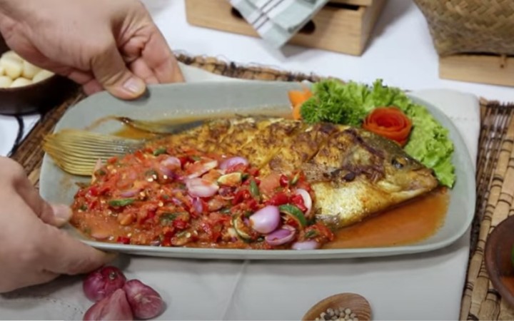 Olahan ikan khas Lampung Pisro. (foto:gemapos/youtube)