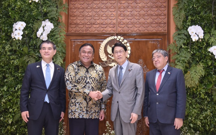 Wakil Ketua DPR RI Rachmat Gobel, saat menerima delegasi dari partai berkuasa di Jepang, Liberal Democratic Party (LDP), di Ruang Delegasi, Gedung Nusantara III, DPR RI, Jakarta, Jumat (3/5/2024). (gemapos/DPR R)I