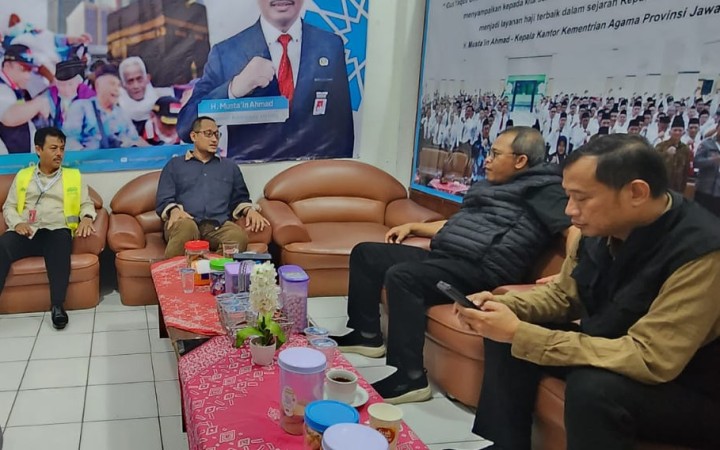 Staf Khusus Menag Wibowo Praseyo rapat dengan Ubay Ihsandi dari Garuda Indonesia. (foto: gemapos/kemenag RI)