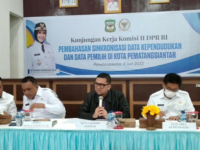 Ketua Komisi II DPR RI Ahmad Doli Kurnia Tandjung saat memimpin kunjungan kerja spesifik Komisi II DPR ke Kota Pematang Siantar, Sumut, Rabu (8/6/2022). (sumber: dpr)
