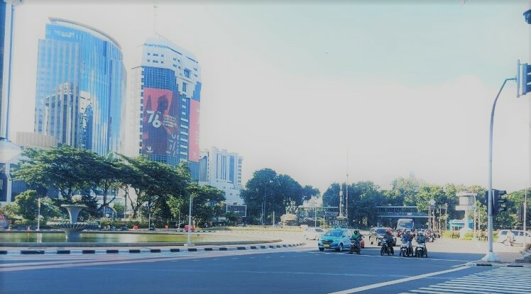 Lalin di sekitar Istana Merdeka dalam rangka pengamanan unjuk rasa di Bundaran Patung Kuda, Jakarta Pusat