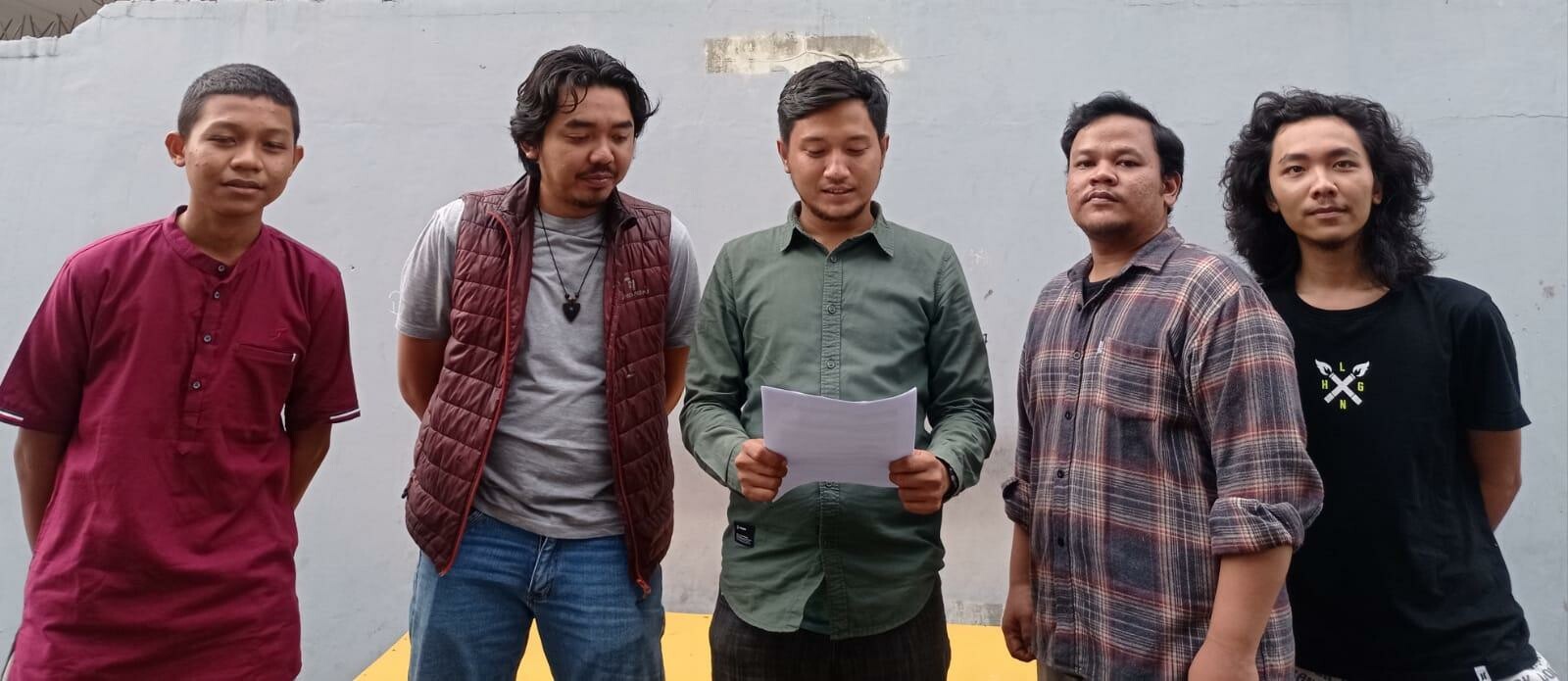 “Innalillahi wainna Ilaihi Rojiun, turut berduka cita atas terjadinya tragedi 1 Oktober 2022 di Stadion Kanjuruhan Malang baik para suporter ataupun para anggota Kepolisian,” kata Koordinator APPST Ahmad Qais di Jakarta, Senin (3/10/2022).