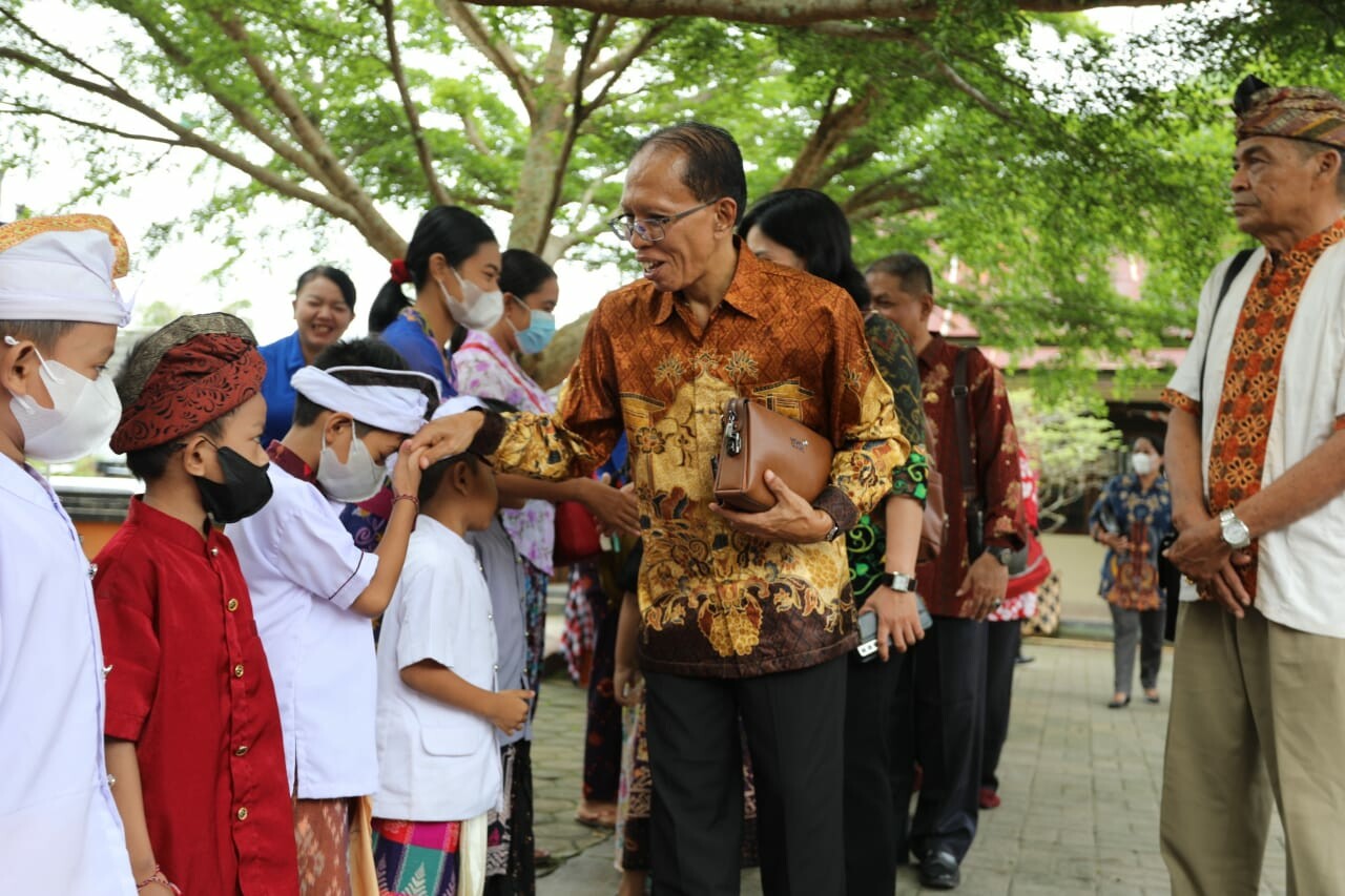 Direktur Jenderal Bimbingan Masyarakat Hindu Kementerian Agama RI, I Nengah Duija road-show menemui umat Hindu di Kalimantan Tengah dalam agenda pembinaan umat, Rabu (26/10/2022). (ist)
