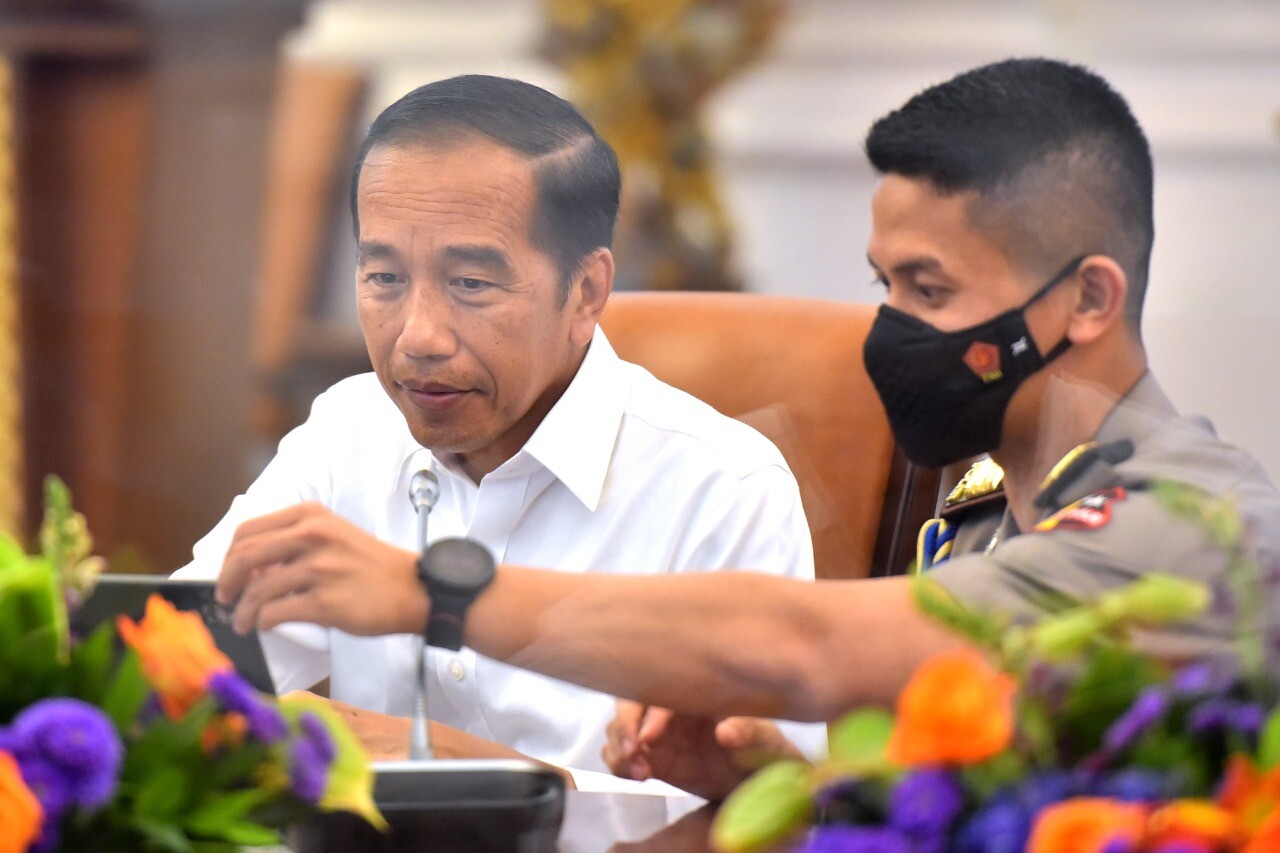 Presiden Jokowi sebelum memimpin rapat mengenai pembangunan IKN, Selasa (04/10/2022), di Istana Merdeka, Jakarta. (ist)