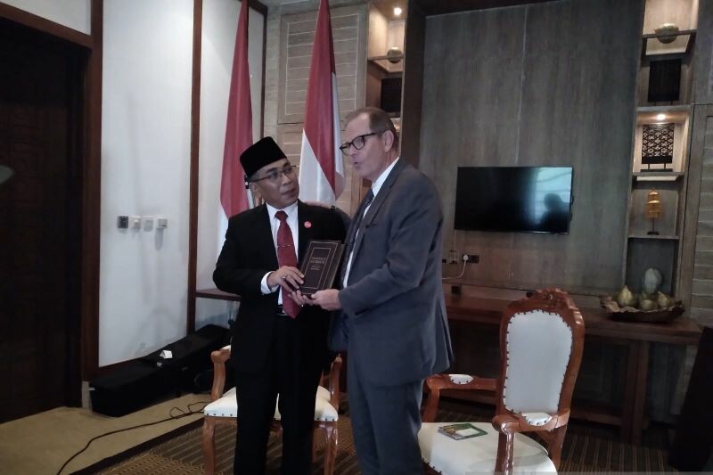 Ketua Umum PB NU, KH Yahya Cholil Staquf, menerima Rob Howell, salah satu pemimpin komunitas Gereja Mormon, di Nusa Dua, Bali, Rabu (2/11/2022). (ant)