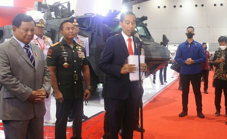 Presiden RI Jokowi memberikan keterangan pers setelah menghadiri Indo Defence 2022 Forum and Expo di Jiexpo Kemayoran, Jakarta, Rabu (2/11/2022). (ant/ist)