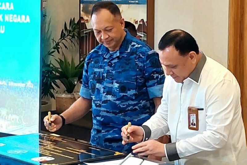 Acara serah terima aset yang dilakukan ketua KPK Firli Bahuri dan Kasau Marsekal TNI Fadjar Prasetyo di Landasan Udara (Lanud) Halim Perdanakusuma