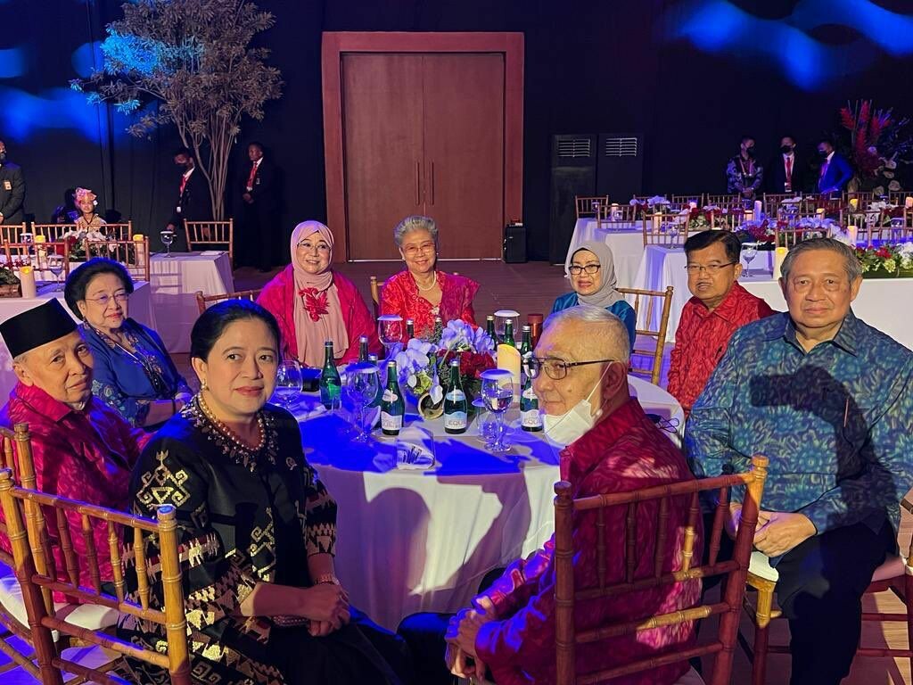 Momen Megawati dan SBY duduk satu meja saat jamuan makan malam KTT G20 di Garuda Wisnu Kencana (GWK) Badung, Bali, Selasa (15/11/2022) malam. (ist)