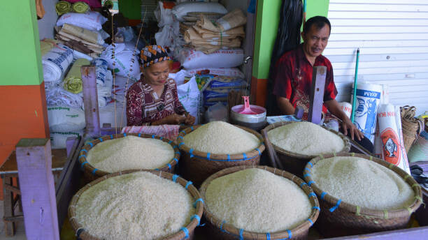 Ilustrasi: Beras yang di jual eceran di pasar tradisional