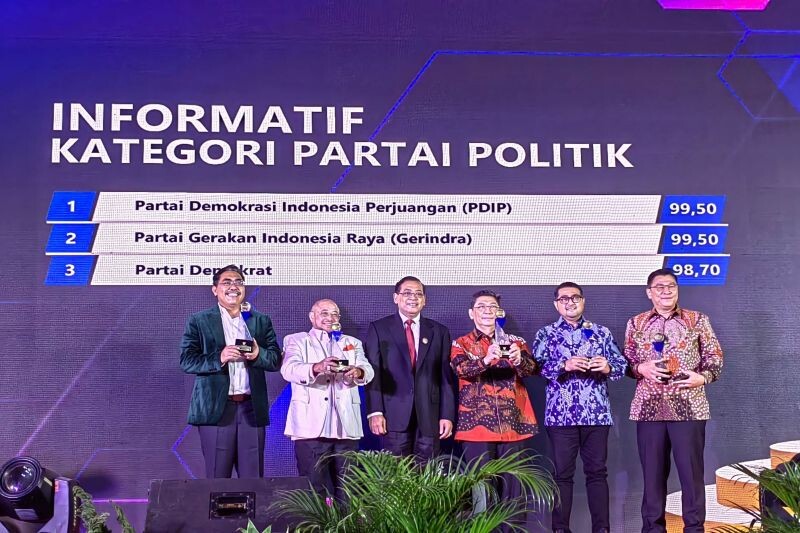 Partai politik peraih kualifikasi informatif dalam Anugerah Keterbukaan Informasi Publik 2022 oleh Komisi Informasi Pusat, Tangerang, Banten, Rabu (14/12/2022). (ant)