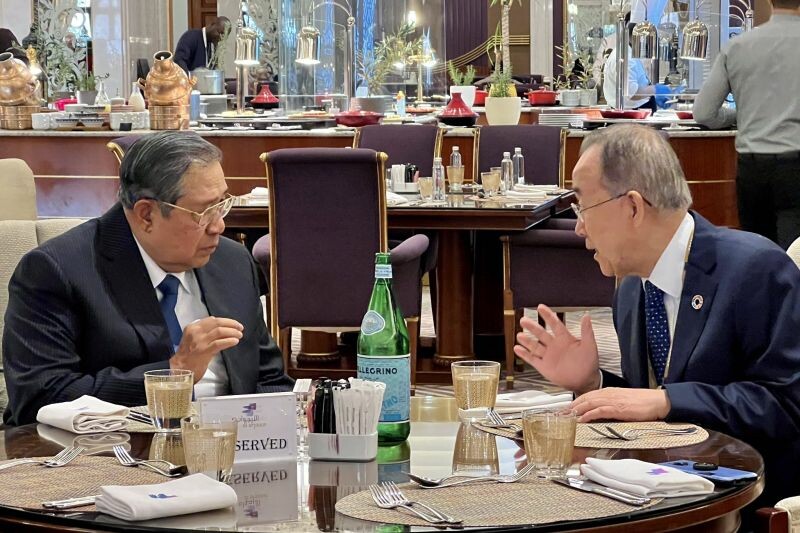 SBY bertemu mantan Sekretaris Jenderal Persatuan Bangsa-Bangsa (PBB) Ban Ki-moon di sela-sela menghadiri Global Summit di Riyadh. (ant)