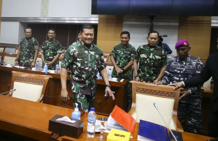 Kepala Staf Angkatan Laut Laksamana TNI Yudo Margono bersiap mengikuti uji kelayakan dan kepatutan (fit and proper test) calon Panglima TNI di Komisi I DPR, Kompleks Parlemen, Senayan, Jumat (2/12/2022). Laksamana TNI Yudo Margono merupakan calon tunggal Panglima TNI yang diusulkan oleh Presiden Joko Widodo. (ant)
