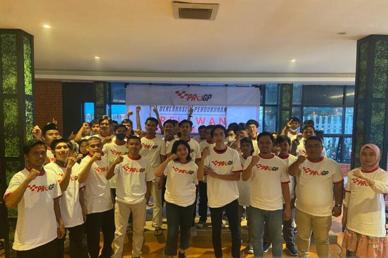 Suasana foto bersama setelah pengukuhkan ProGP se-Sumbar di Padang, Sumatera Barat, Rabu (18/1/2023). (ant)